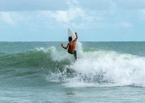 玻尿酸护肤品功效与作用,玻尿酸成分护肤品有用吗