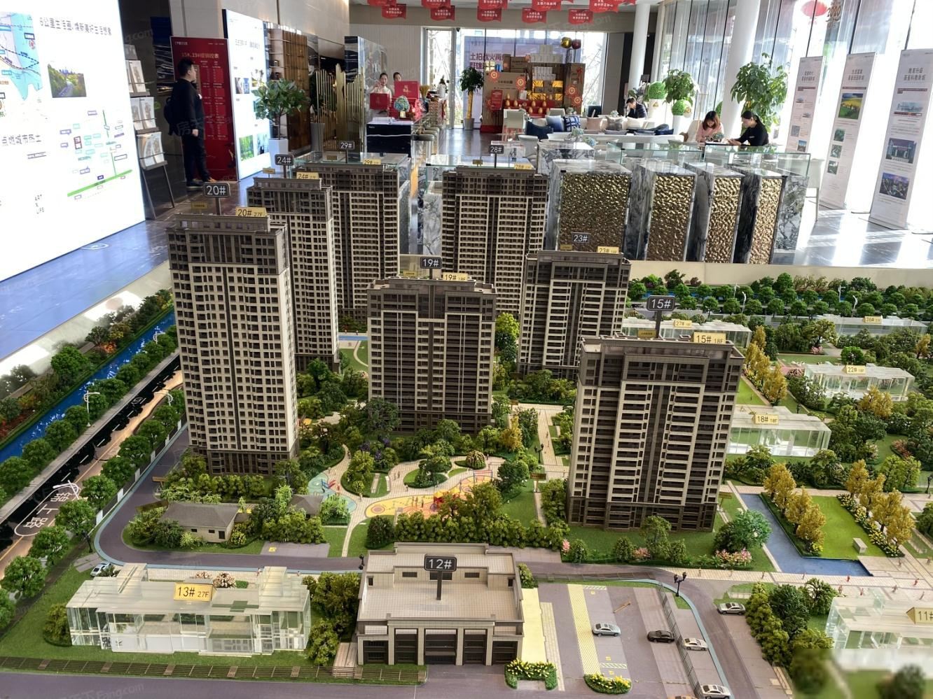 太仓万达广场旁，住宅洋房，可落户可上学，拎包入住！现房出售