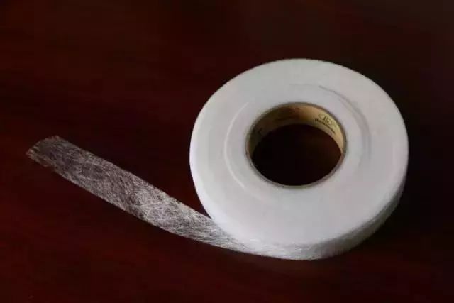 真丝手工卷边教程,真丝0.3卷下摆的卷边技巧