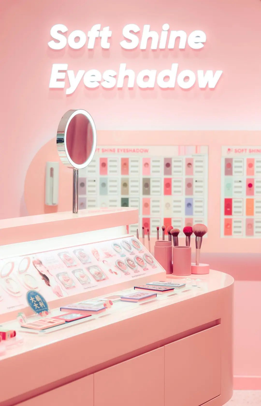 牛年扭蛋机、5折买明星同款、年味美食买一赠一，新春焕新颜