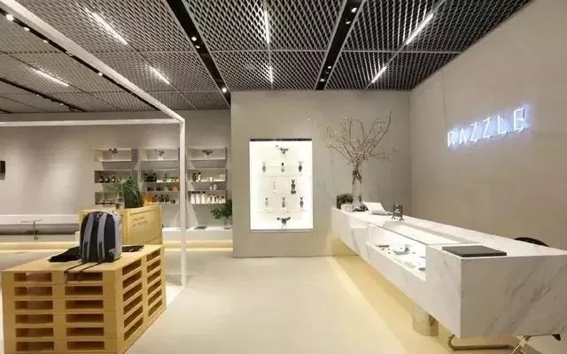 地素razzle深圳男装,地素时尚入股运动潮牌