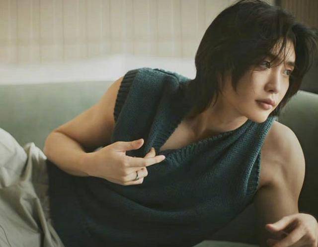 李钟硕整容电影,韩国明星服兵役李钟硕