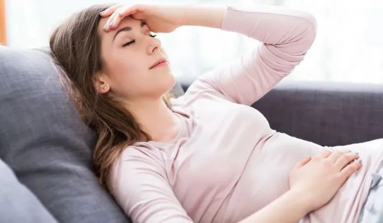 如何缓解经期头疼恶心,经期吃什么缓解头疼