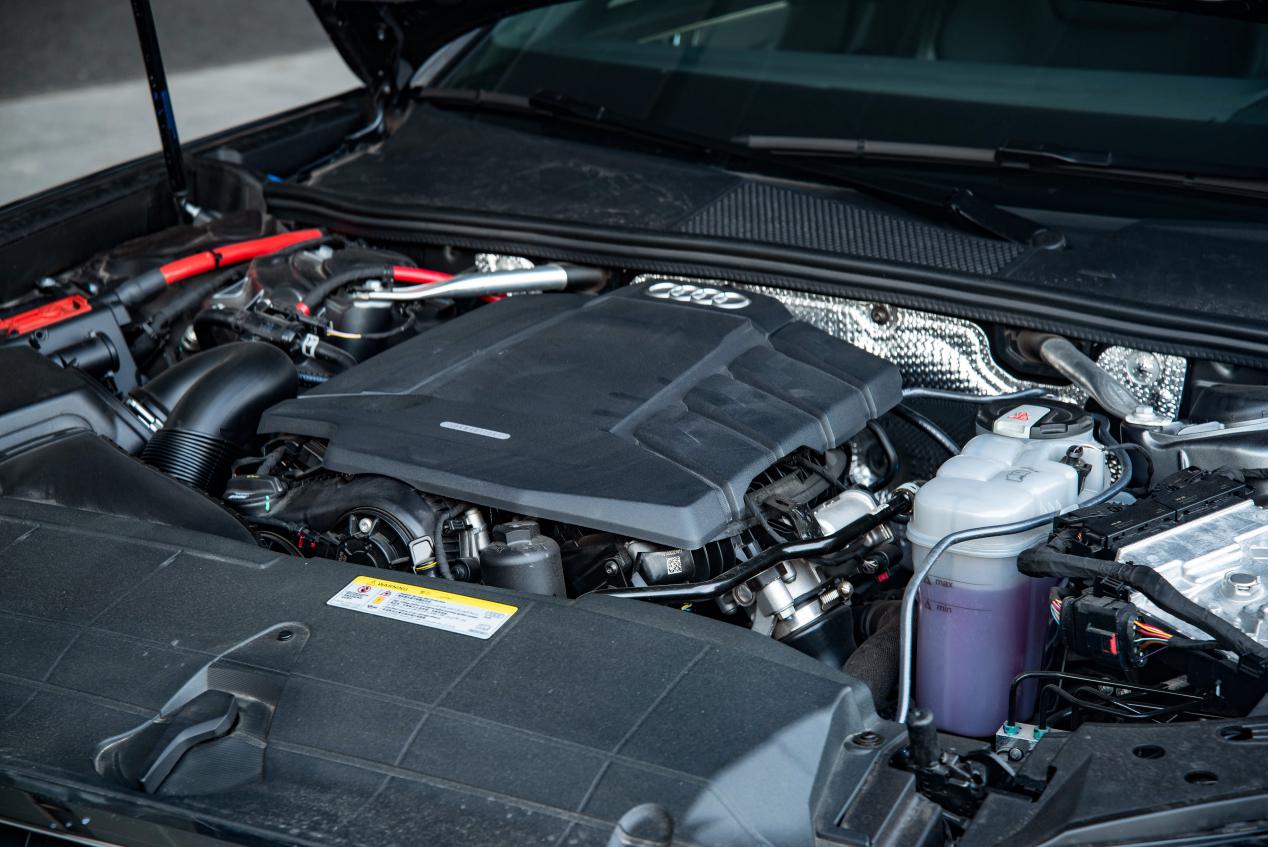 试驾新款奥迪a6l视频全部,奥迪a6l55tfsi3.0t