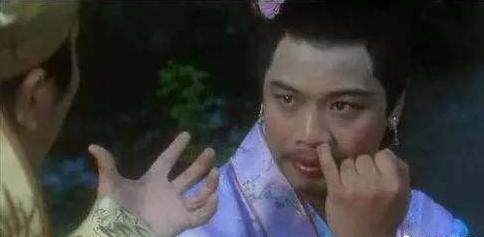 被星爷“报复”骗去跑龙套，只是因为初中同桌时比星爷帅