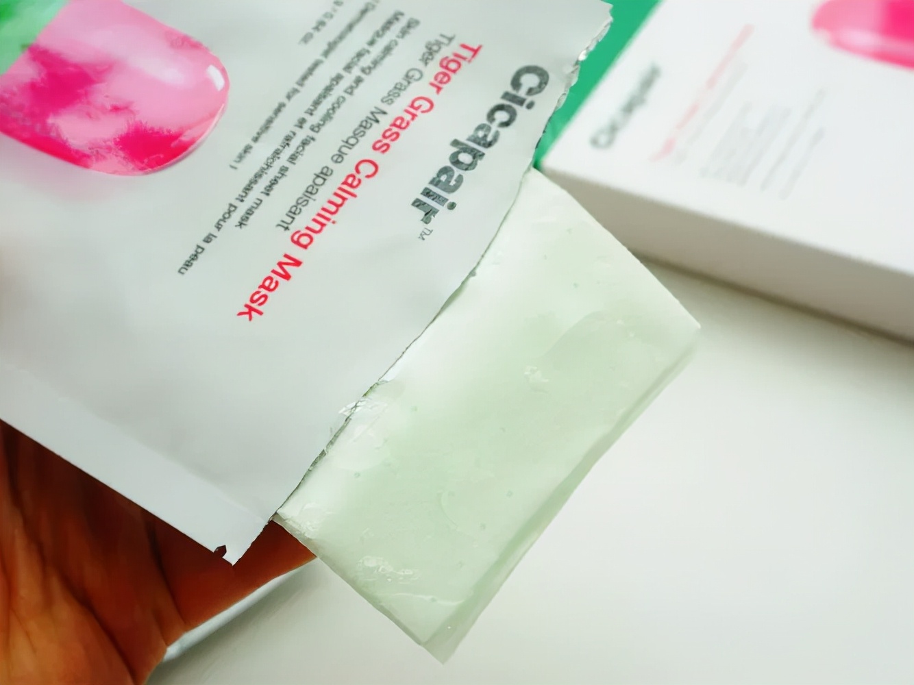 国庆出游护肤指南,夏天出游怎样系丝巾防晒