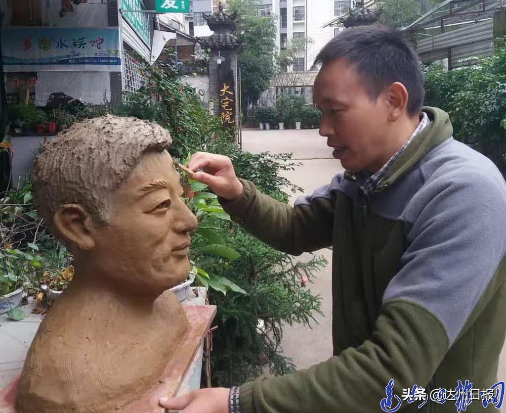 根雕匠人,根雕大师精心雕刻