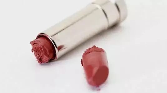如何修复烂了的口红,口红碎了修复的最佳方法