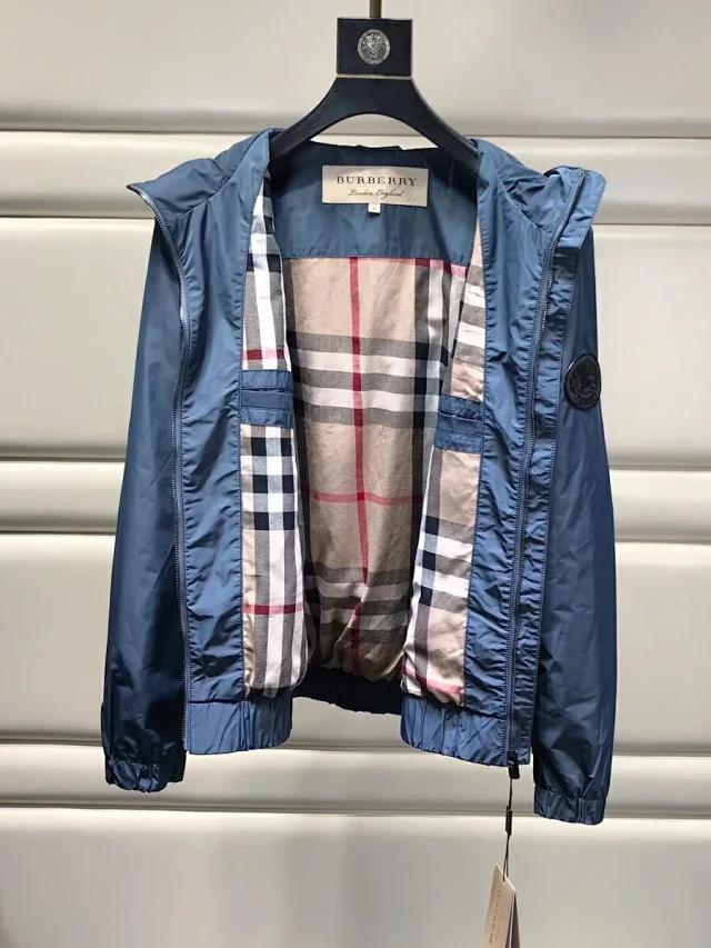 普拉达通勤服,普拉达蓝色条纹衣服多少钱