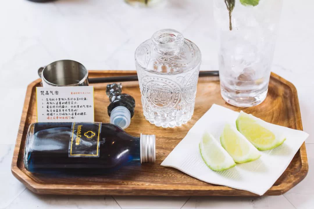 体育西这间甜品店，一屋子都是鲜花，还没有正式菜单……