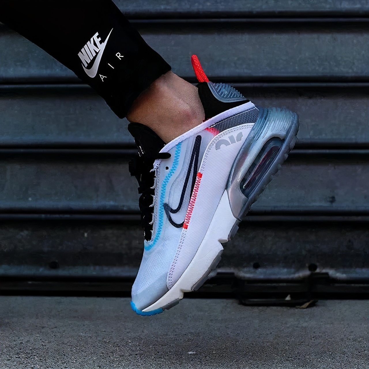 “后球鞋时代”来袭，你会放弃球鞋吗？