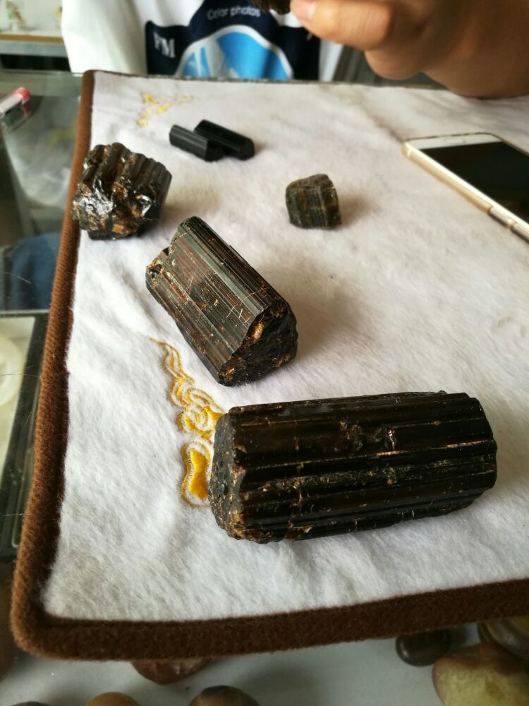 碧玺充填处理及鉴别分析,碧玺珠子充填