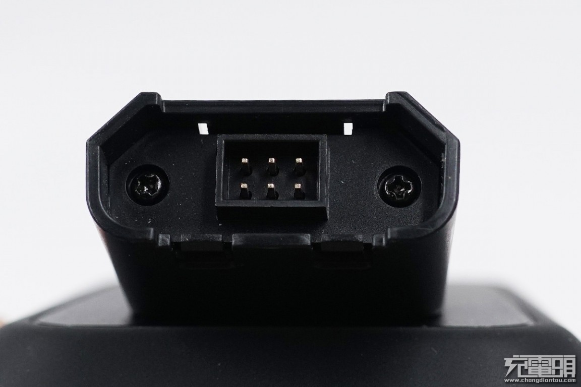 mophie二合一无线充电底座,mophie推出四合一无线充电器