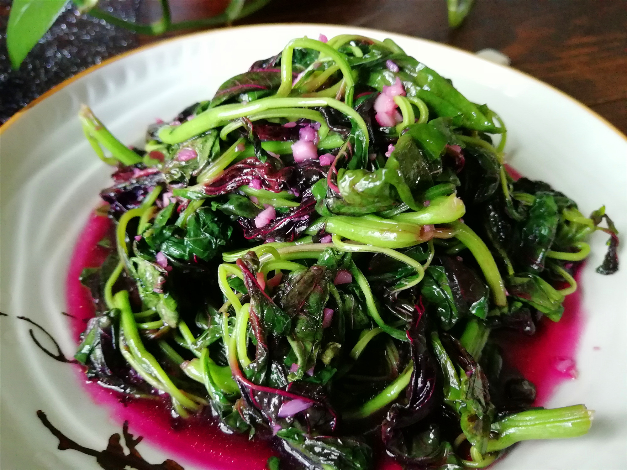 内分泌失调脸上长痘痘怎样好得快,内分泌失调而出来的痘痘怎么调理