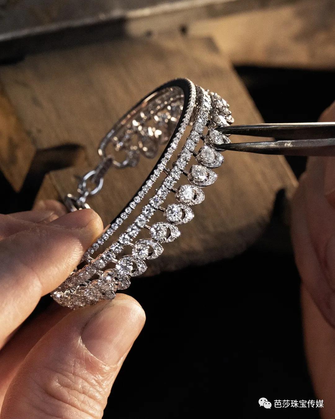 大牌高珠扎堆“上新”,外行看热闹、内行看什么?