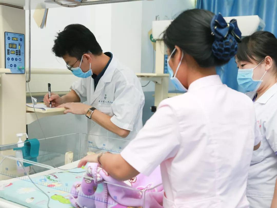 危重新生儿救治中心成功视频,医院新生儿重症