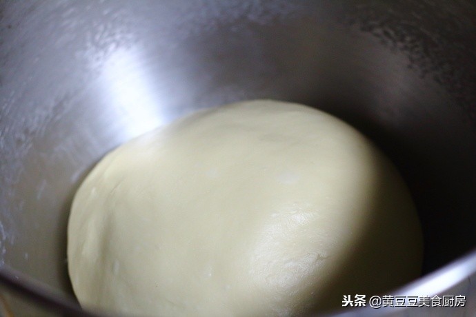 牛乳早餐包家常做法,奶香早餐包详细做法