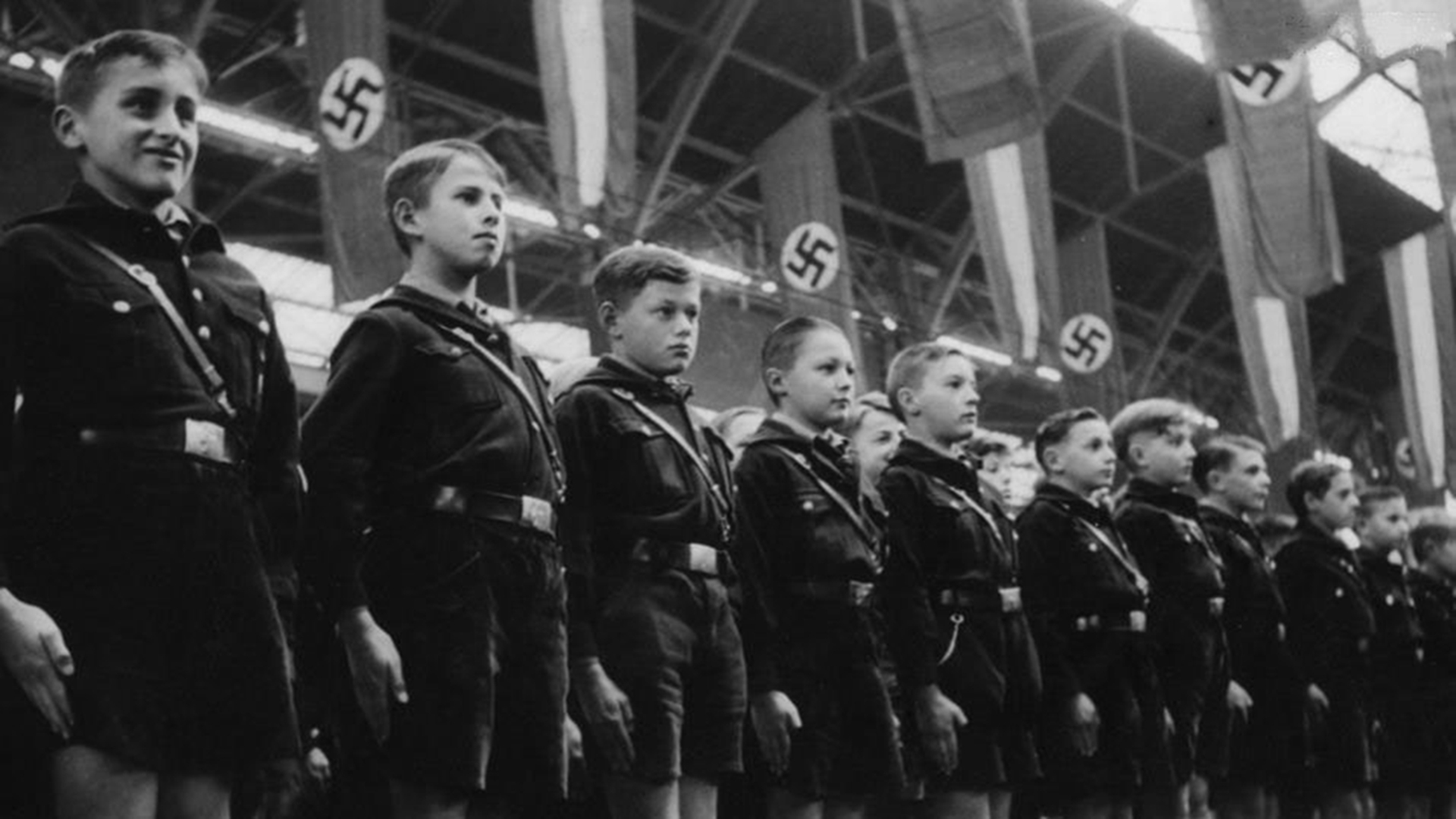 从普通纳粹伞兵，变成球场上的传奇门将，特劳特曼的别样人生