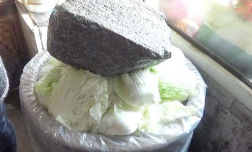 塑料布腌菜,塑料布腌酸菜视频
