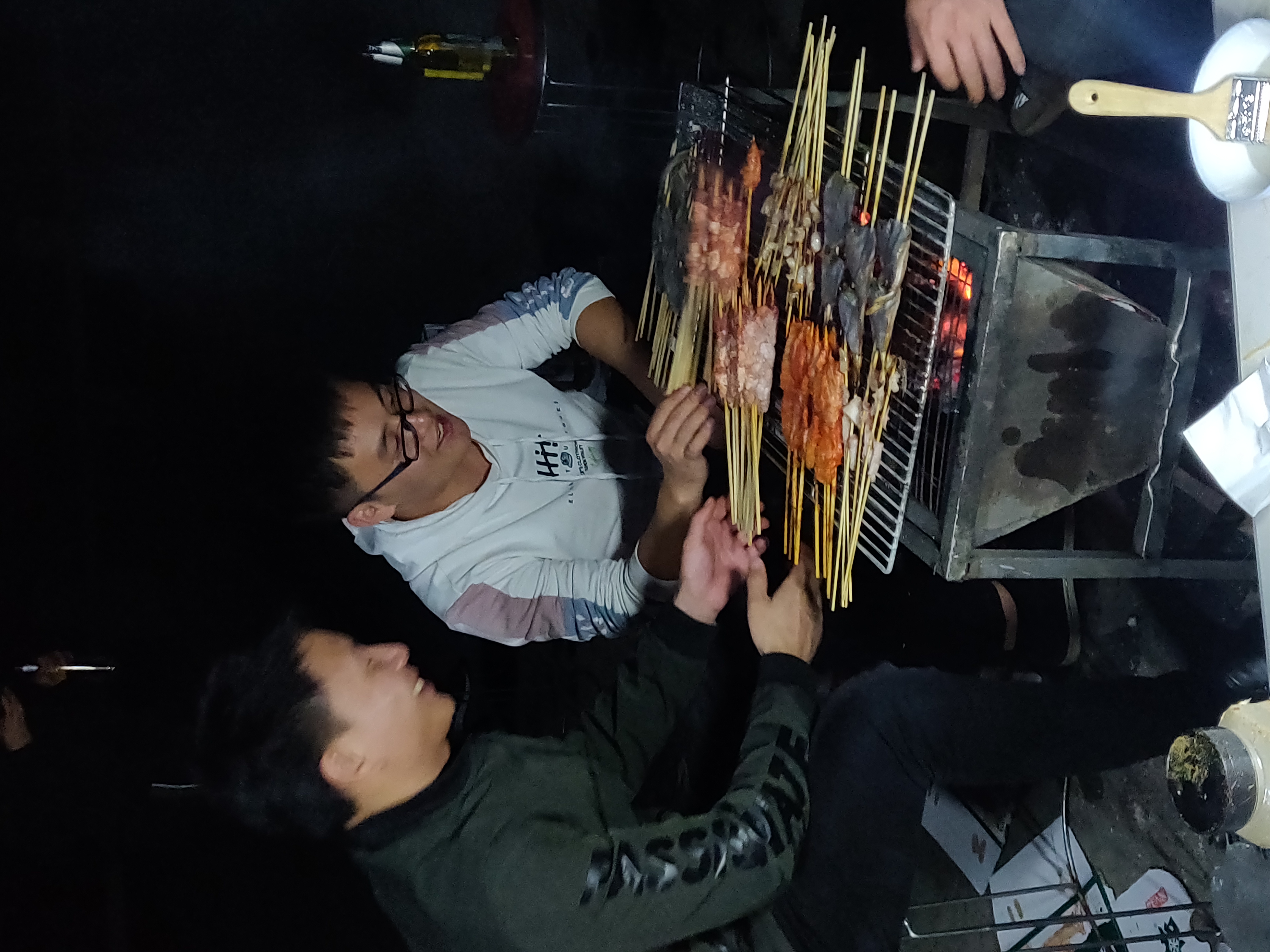 三山岛夜摊人偶遇亿万富翁