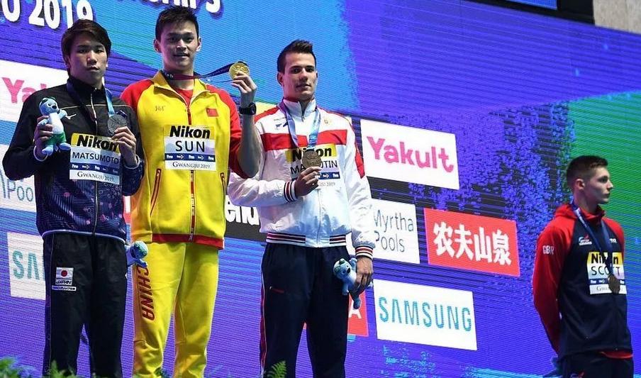 霍顿式闹剧孙杨霸气回应,孙杨霸气回应霍顿动图