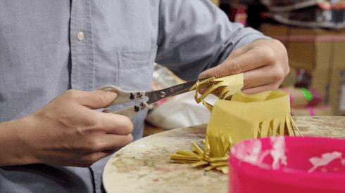 香港阴间设计师:为黄家驹订做电吉他,为张国荣粉丝订做咖啡厅..