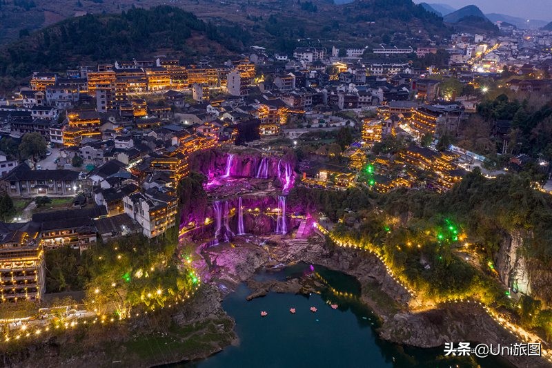 芙蓉镇挂在瀑布上的千年古镇,芙蓉镇是挂在瀑布上的古镇