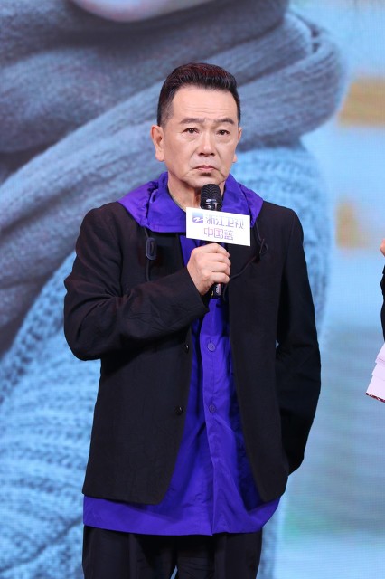 香港黄日华王杰县城捞金，央视郎永淳卖货：赚钱养家就是最大体面