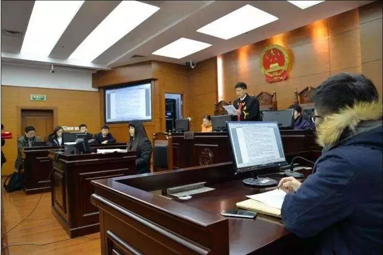 莫伸手，占小便宜偷瓶水，结恶果，毒死装修工人吃大亏，如何评价