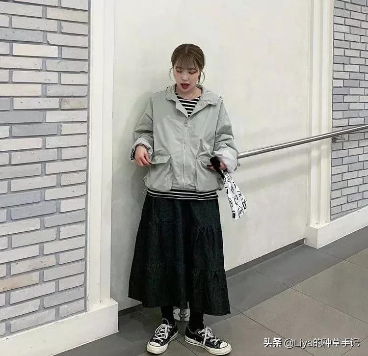 冬季羊羔毛卫衣怎么搭配才好看,冬款羊羔毛卫衣怎么搭配才好看