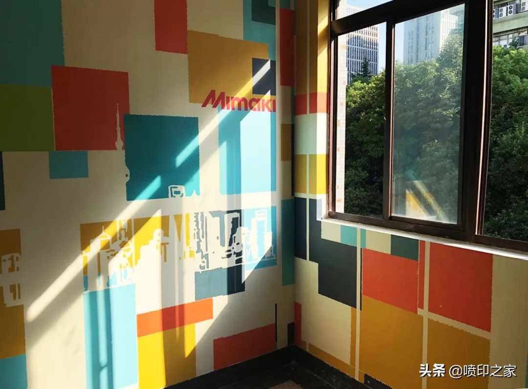 喷绘机和uv卷材机的区别,uv喷绘机有哪些优势