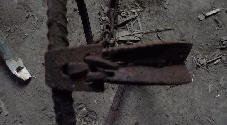 户外踏青驴友必看，伤人的野猪夹子预防识别及自我解救的三个方法