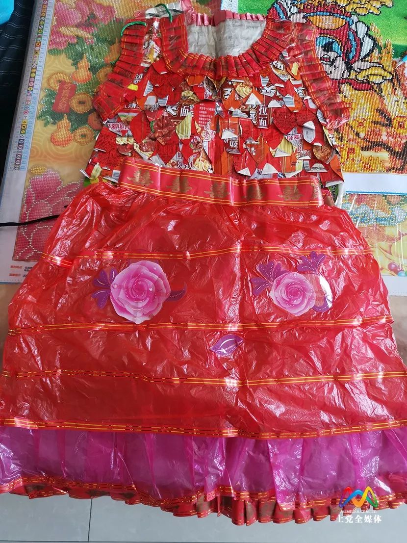 变废为宝!上*党**区王彩琴用一把剪刀化平凡为艺术