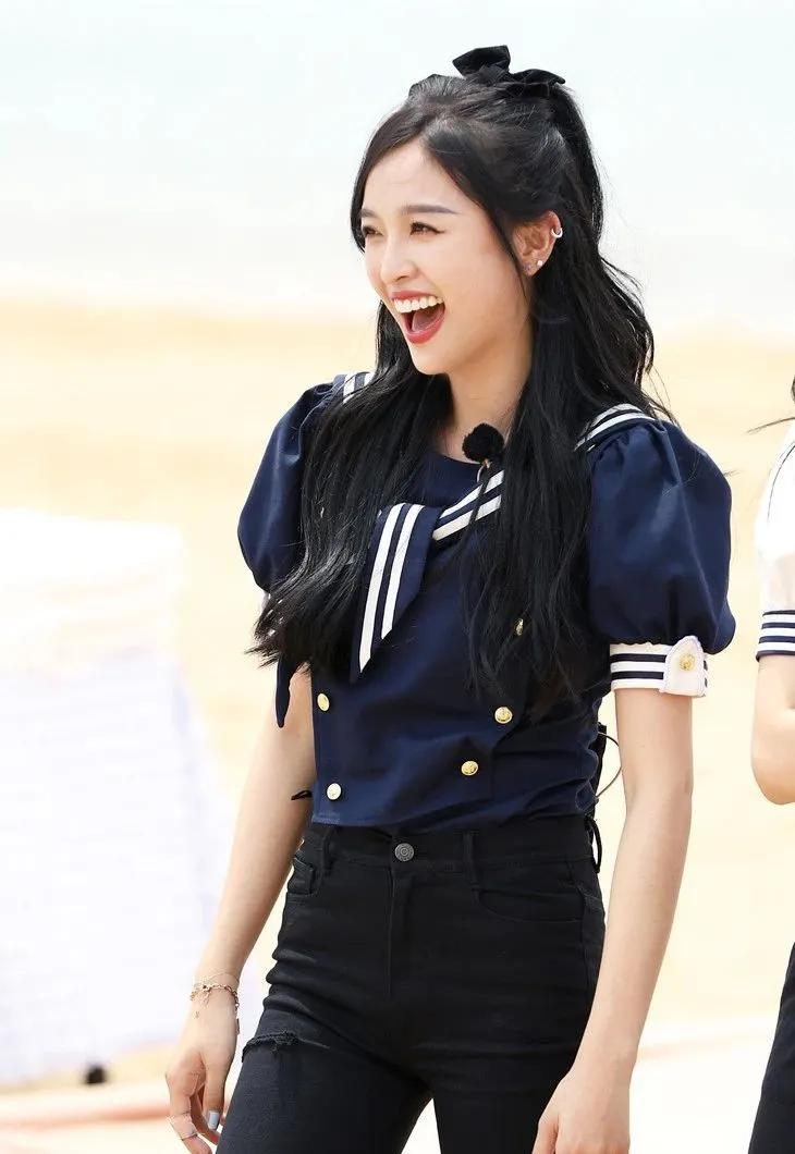 jk女团杨超越,jk杨超越同款