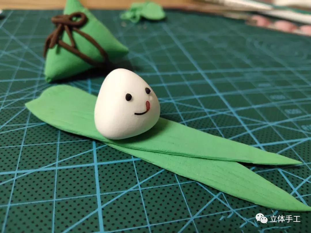 幼儿园春天粘土手工创意墙壁图片,垃圾分类超轻粘土创意手工