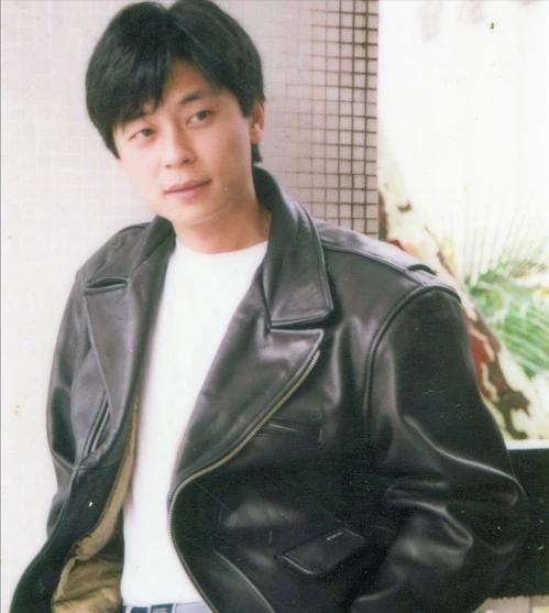 王杰被毒哑事件自导自演,歌手王杰被什么人毒哑的