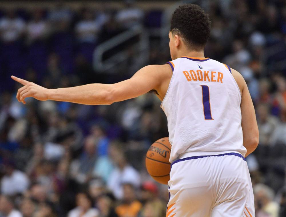 布克52分绝平三分救不活,德文布克单场70分真相