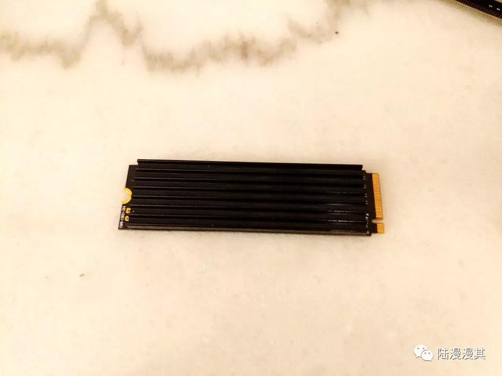 孤勇者mini机箱itx装机,240水冷itx机箱装机全过程