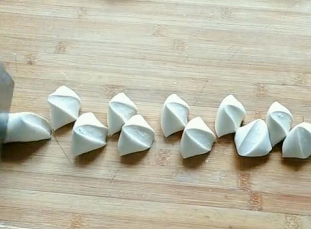 烙饼又干又硬试试这个方法,这才是烙饼的正确方法