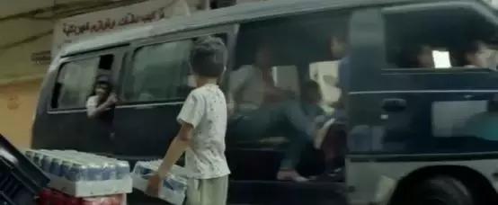 女孩深夜被暴打28次,当街扒衣拖行:孩子,你不必那么善良