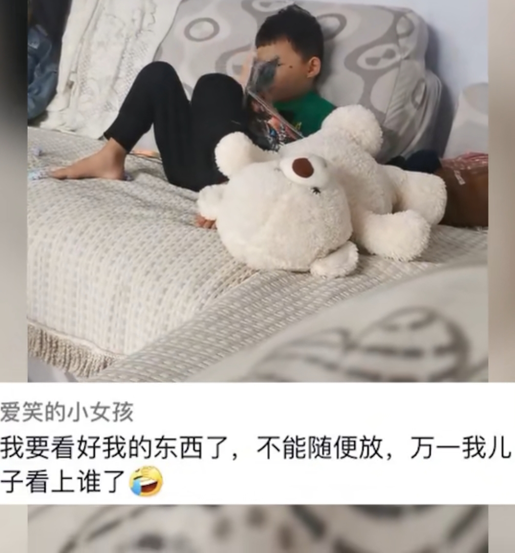 幼儿园小朋友收到男同学的礼物,幼儿园收到男同学礼物