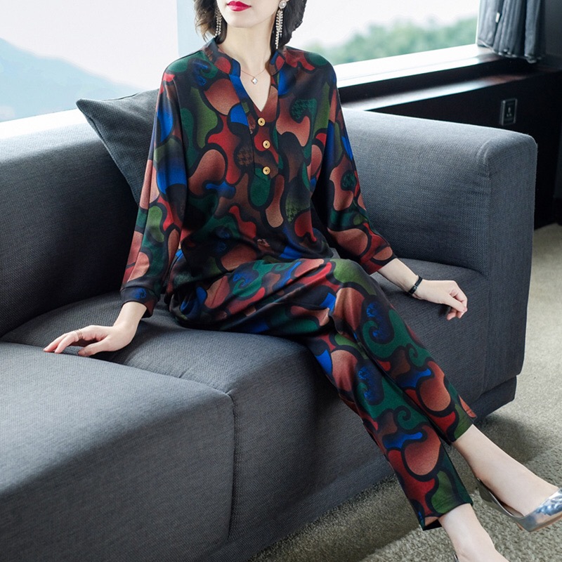 高档时尚显年轻妈妈装,年轻时尚妈妈装套装