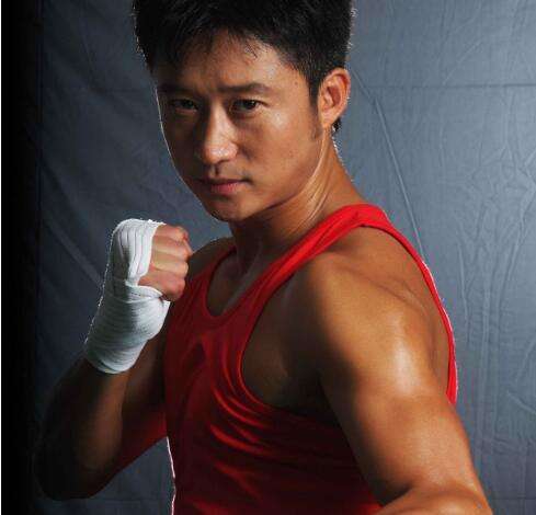 吴京卷腹踢腿,刘畊宏吴京卷腹