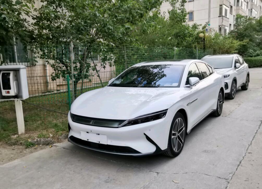 三年的纯电汽车为什么不给续保,汽车3年突然没电了正常吗