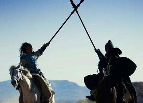 曲阿小将是不是黄忠,曲阿小将是年轻的黄忠吗