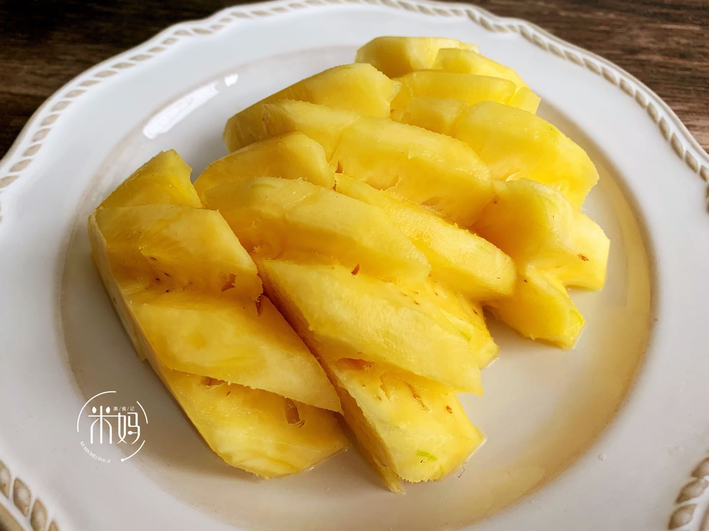 买菠萝买圆的,买菠萝买黄的还是青的