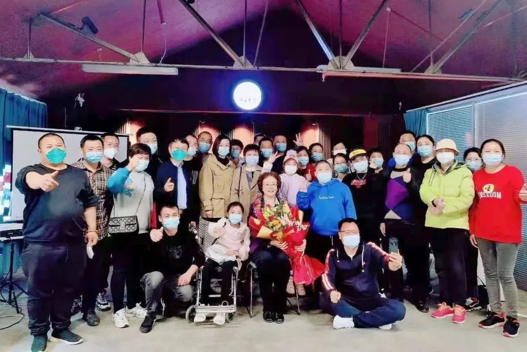 终于顺利出院回家的说说,终于出院了满血复活的说说