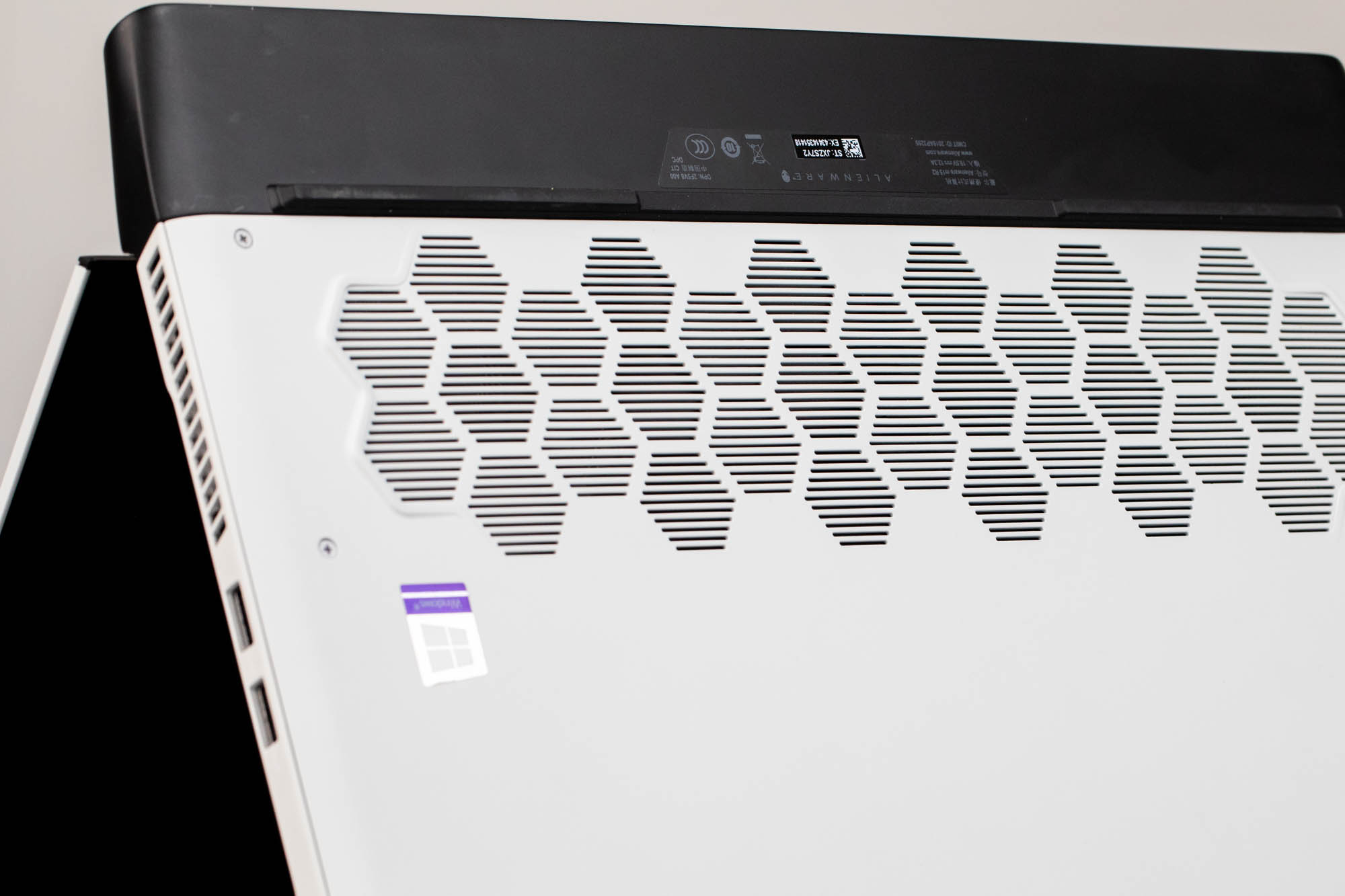 戴尔外星人m15r6测评是什么系统,戴尔外星人m15r2雷电接口