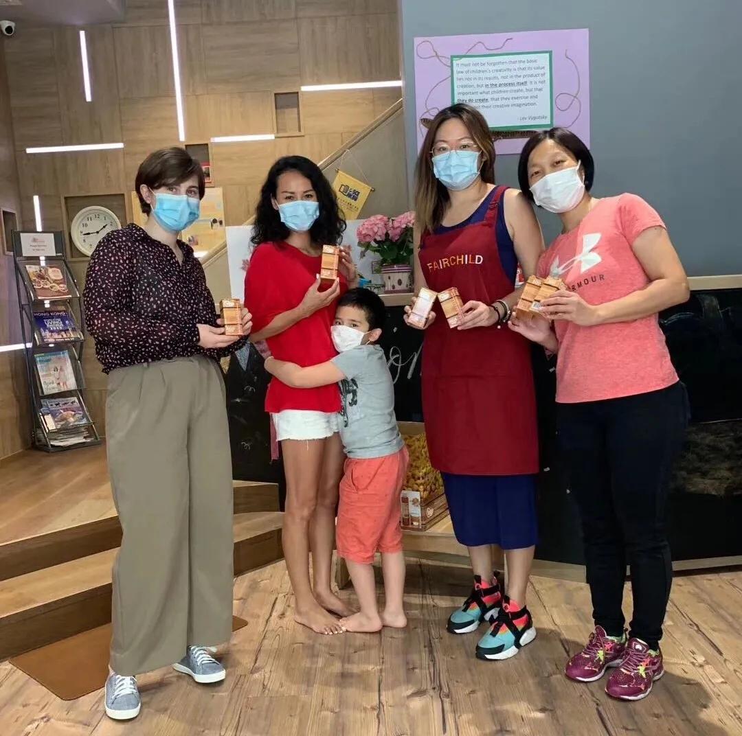 冯雯熙携纯天然野生刺梨果酵素精华液为香港抗疫出力