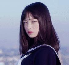 夏天头发爱出油是怎么回事,头发爱出油还有头皮屑小妙招